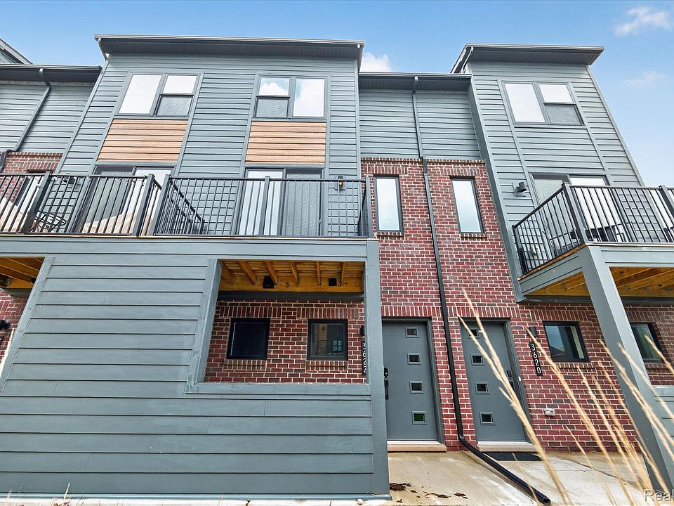 1st image of 3622 Trumbull Ave Unit 9