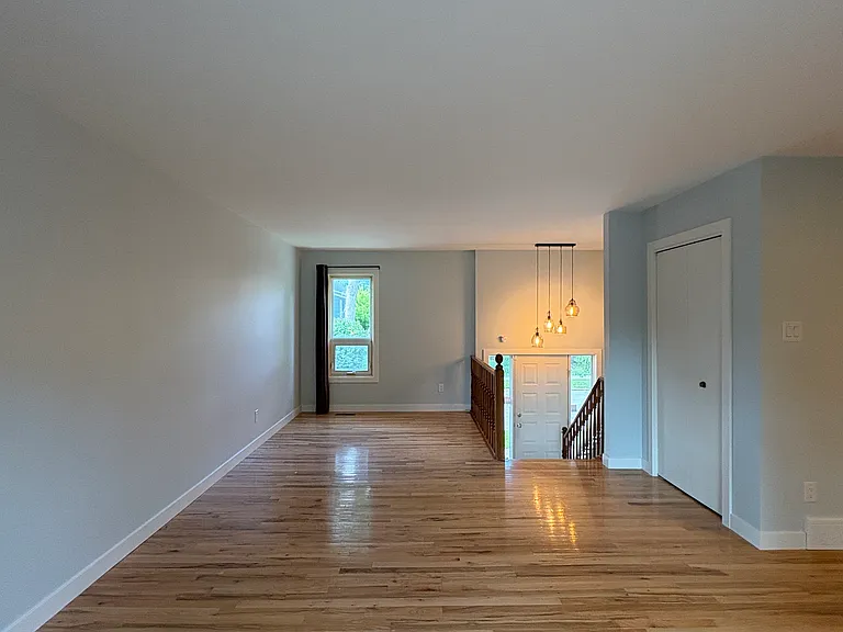 64 Riverton Ave — Photo 6
