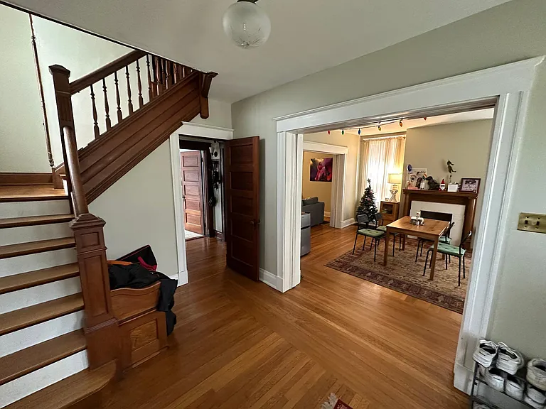 2117 Hudson Ave — Photo 3