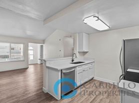 1016 Hornblend Street, 7