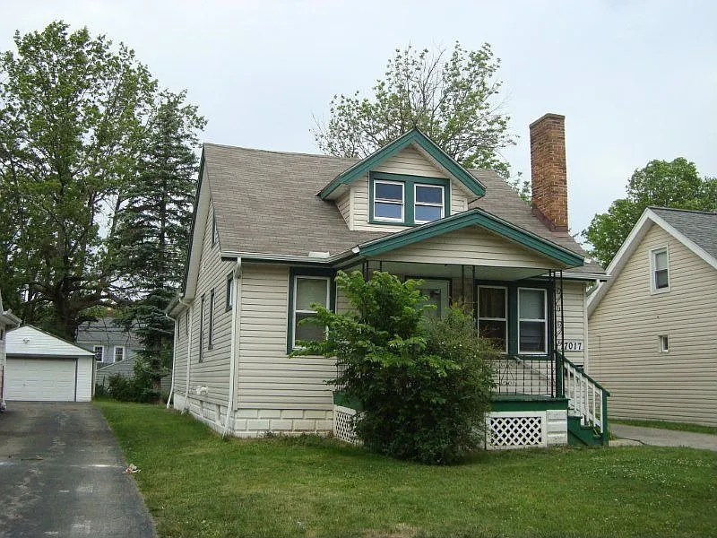 17017 Mapleboro Ave photo 1