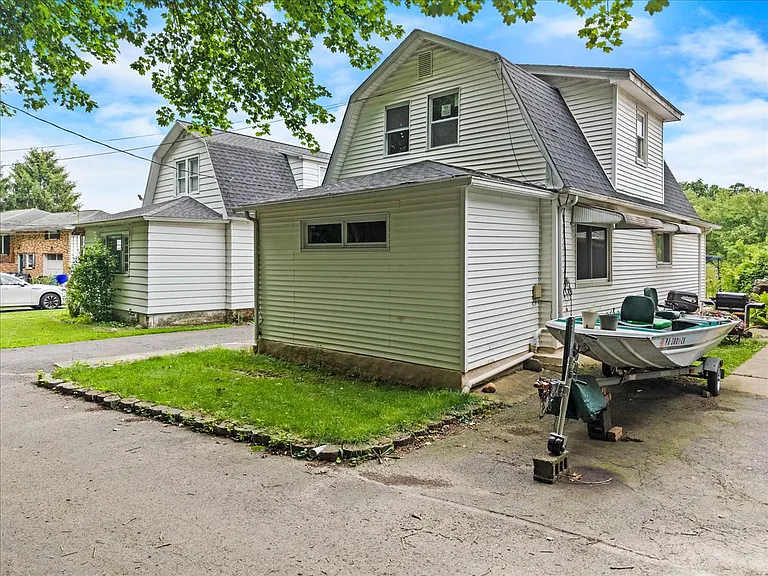 402 River St — Photo 35