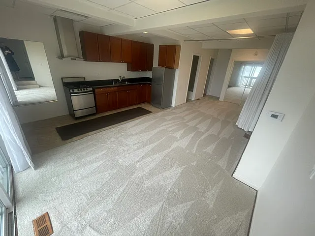 Cazneau Ave — Photo 2