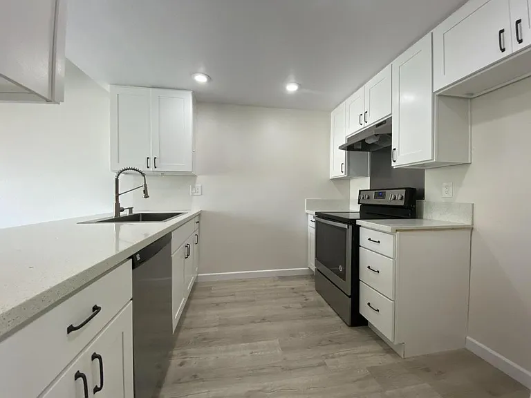 181 N Richmont Dr — Photo 6