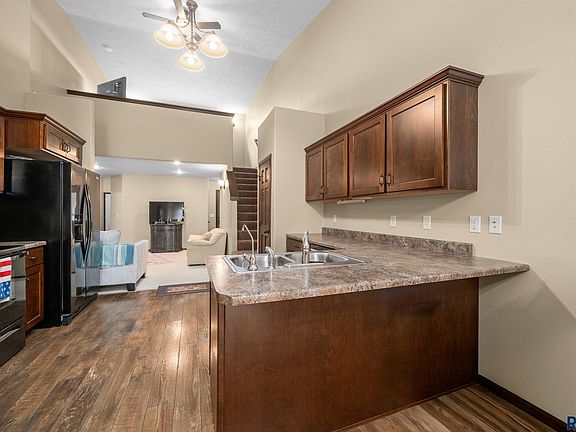 4th image of 703 E El Dorado Ct Court