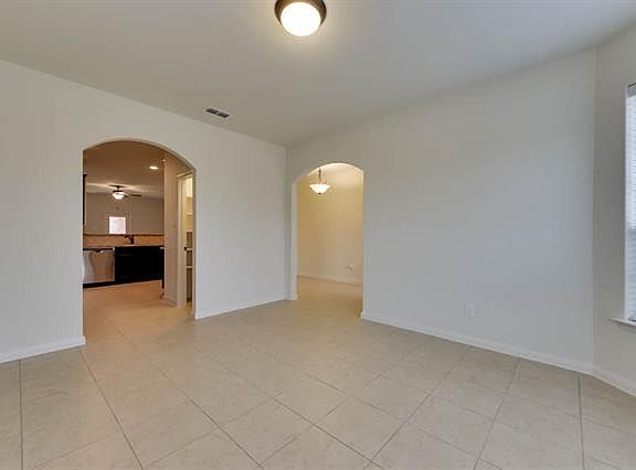 4th image of 2401 Summer Trail Dr