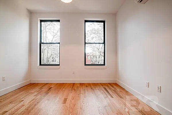 Rented by EXR | media 5