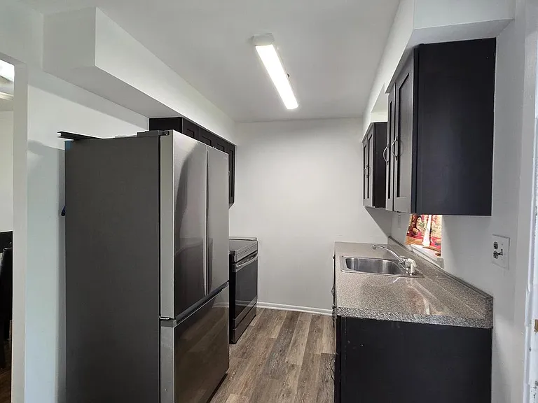 1351 Christian St — Photo 4