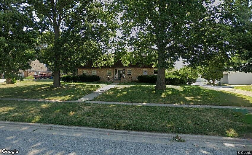 1st image of 912 Crescent Dr #2