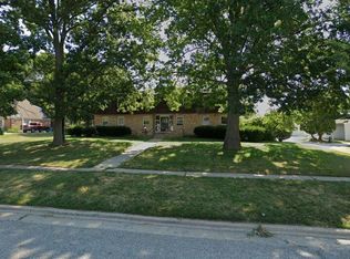 912 Crescent Dr #2, Champaign, IL 61821