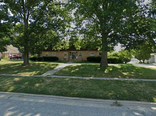 912 Crescent Dr #2, Champaign, IL 61821