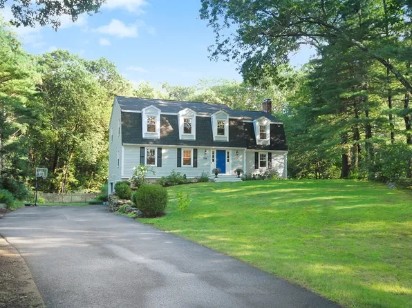 57 Hill St, Concord, MA 01742