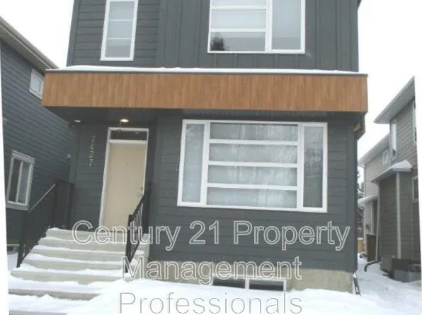 7427 106th St NW, Edmonton, AB T6E 4W7