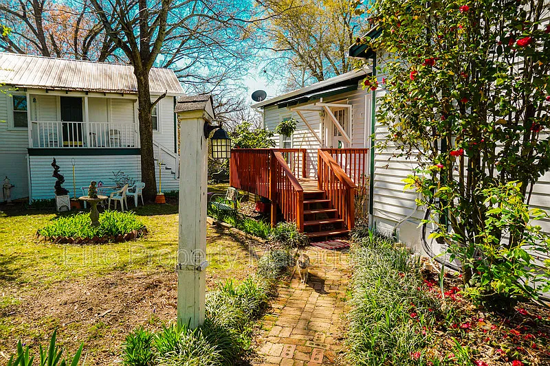 1 bed, 1.0 bath, 1100 sqft, $1,250 — Photo 2