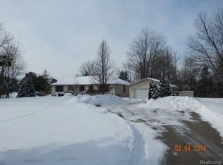 589 N Tipsico Lake Rd, Hartland, MI 48353