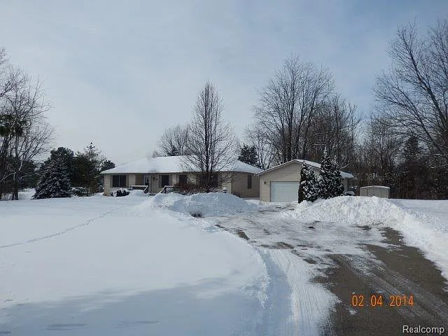 589 N Tipsico Lake Rd photo 1