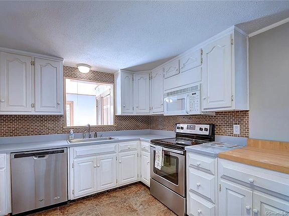 3rd image of 23 Glastonbury Ave