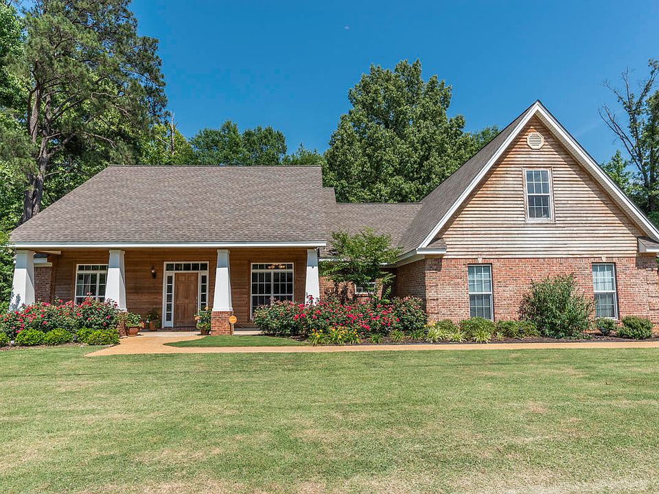 1st image of 951 White Oak Ln