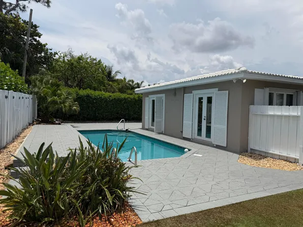 204 S Seacrest Circle, Delray Beach, FL 33444