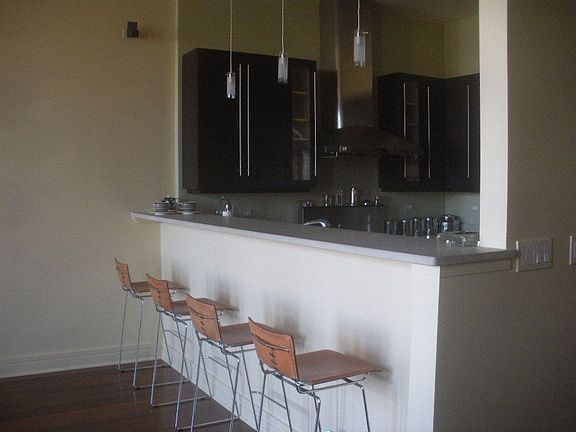 4th image of 1951 W Cortland St #4