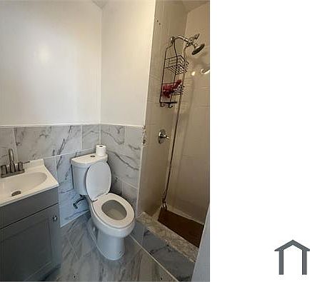 4th image of 3130 Seymour Ave #3