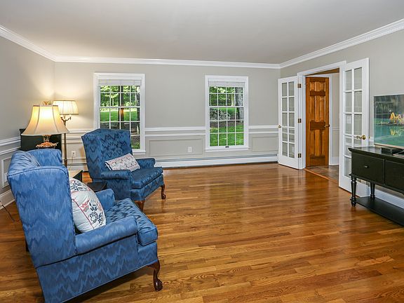 4th image of 79 Hidden Glen Dr
