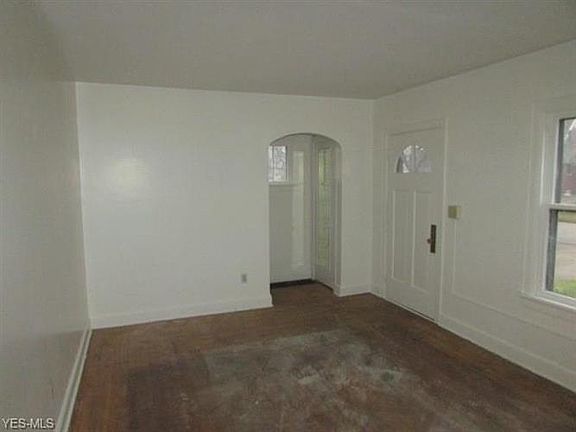 4th image of 364 Kenmore Ave SE