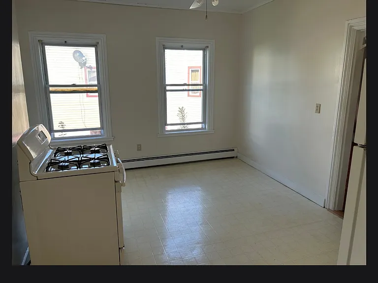 241 Washington St — Photo 5