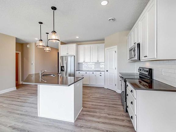 5th image of 4282 Monarch Dr