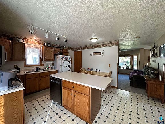 4th image of 118 SW Park St