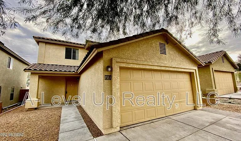 721 W Flaming Arrow Dr — Photo 1