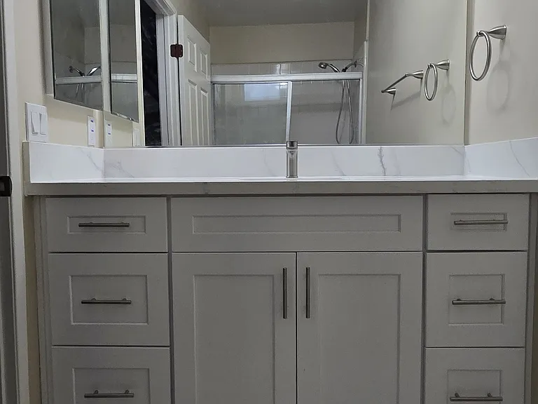 Wall-to-wall mirror over sink