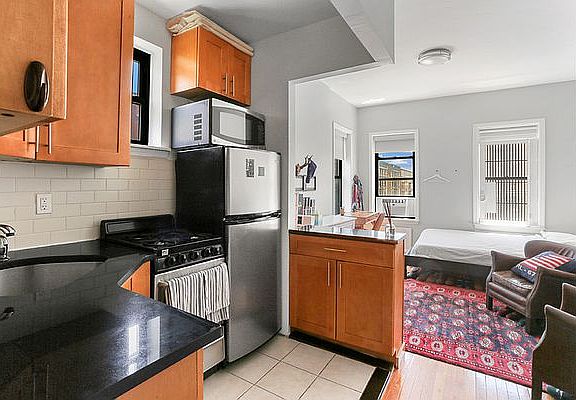 4th image of 452 E 78th St APT 3A
