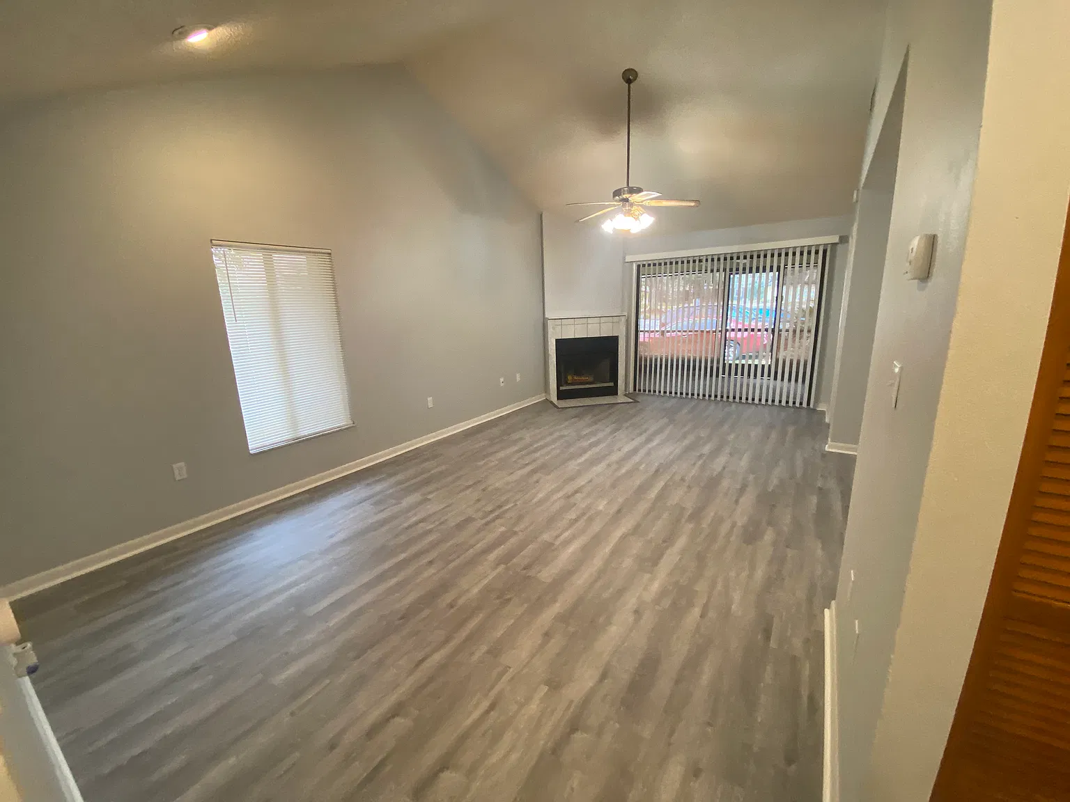 940 Fenton Ln — Photo 2