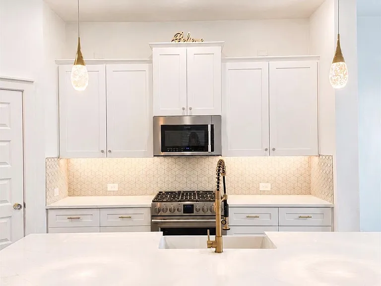 16722 Echo Heights Dr — Photo 2