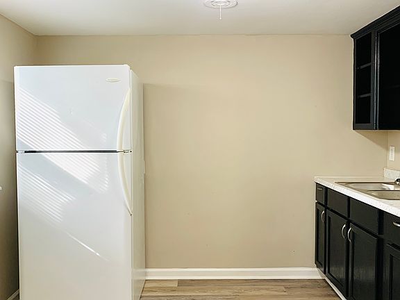 3rd image of 621 Cabell Dr #5