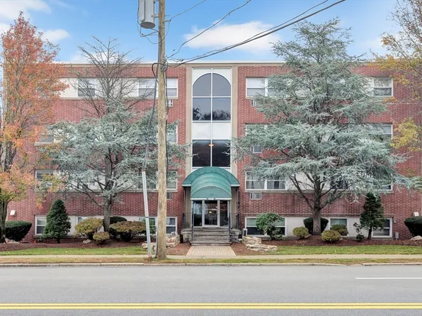 588 Main St APT 3C, Stoneham, MA 02180