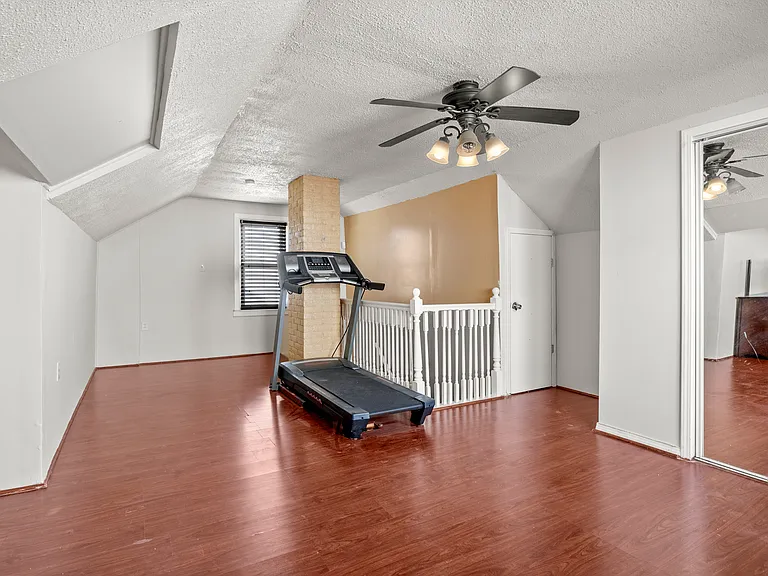 4645 Rosalie St — Photo 25