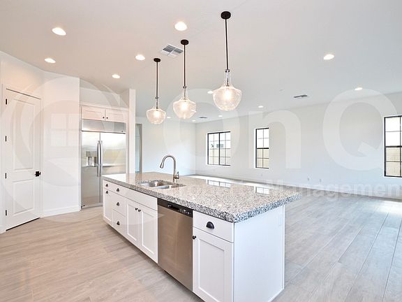 5th image of 2224 E Canary Dr