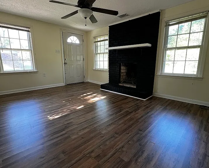 215 S Skinner Ave — Photo 10