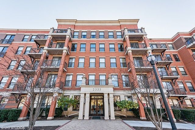 1st image of 2335 W Belle Plaine Ave APT 314
