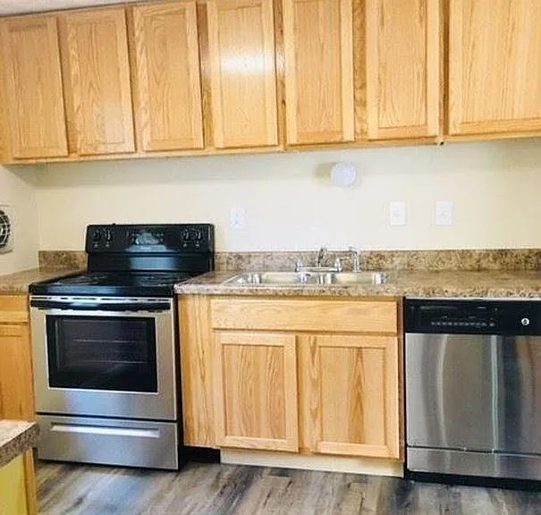672 Holiday Dr — Photo 5