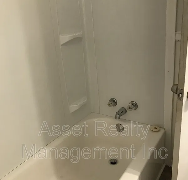 2315 Greenfield Ln — Photo 11