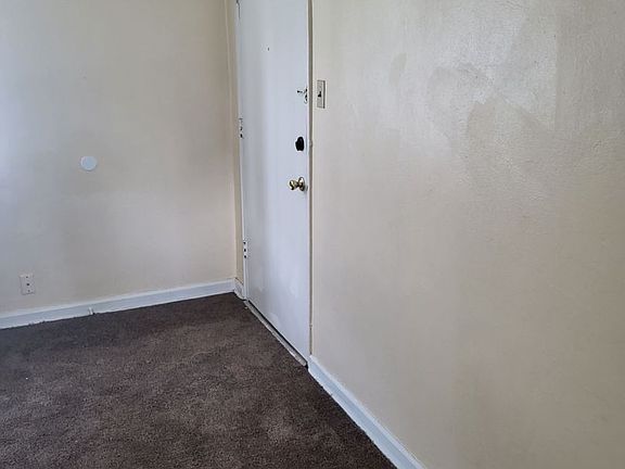 3rd image of 404 Ryburn Ave #B1