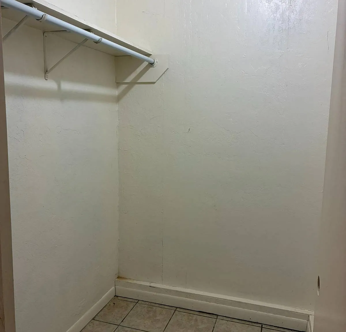 3 bed, 1.0 bath, 1184 sqft, $1,100 — Photo 4