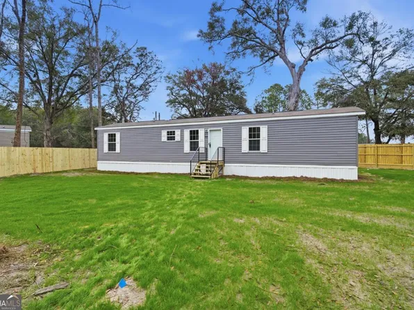93 Thrasher Ln E, Jesup, GA 31545