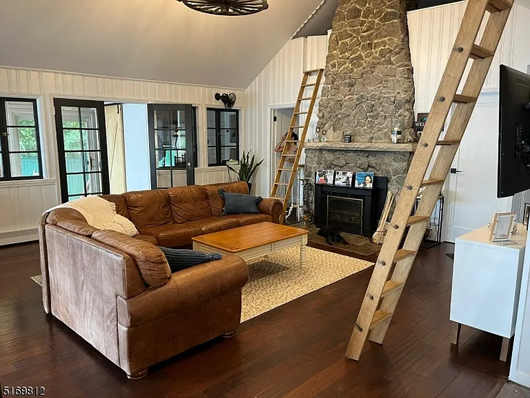 600 Warwick Tpke — Photo 8