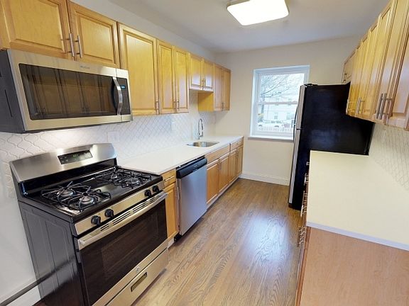3rd image of 378 Valley St APT C6