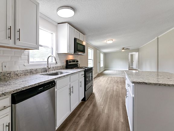3rd image of 2095 Hermitage Pl