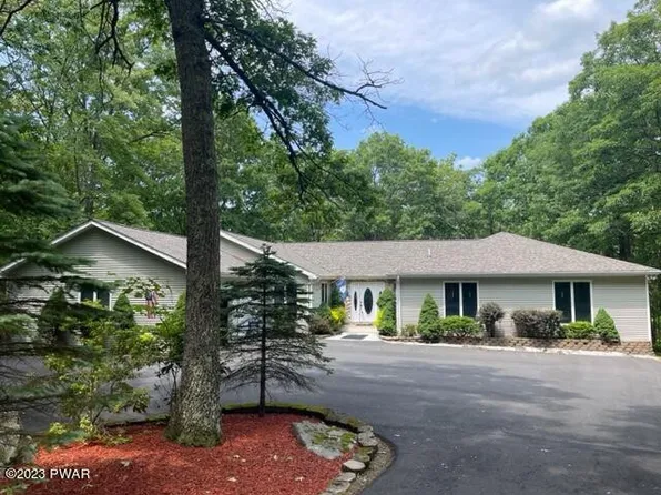 802 Cherry Ct, Hawley, PA 18428